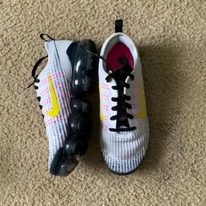 These are Nike vapor max size: there is a picture